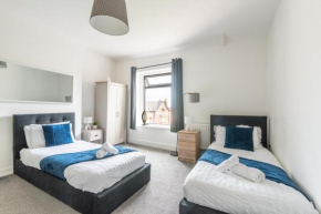 Sophia's Retreat - 2 Floor 4 Bed Apartment - Newport - Coastal Getaway
